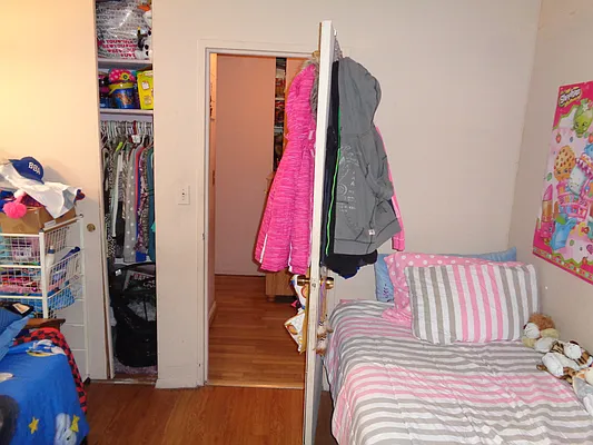 Sold by Thomas Lipovetsky, LREB | media 19