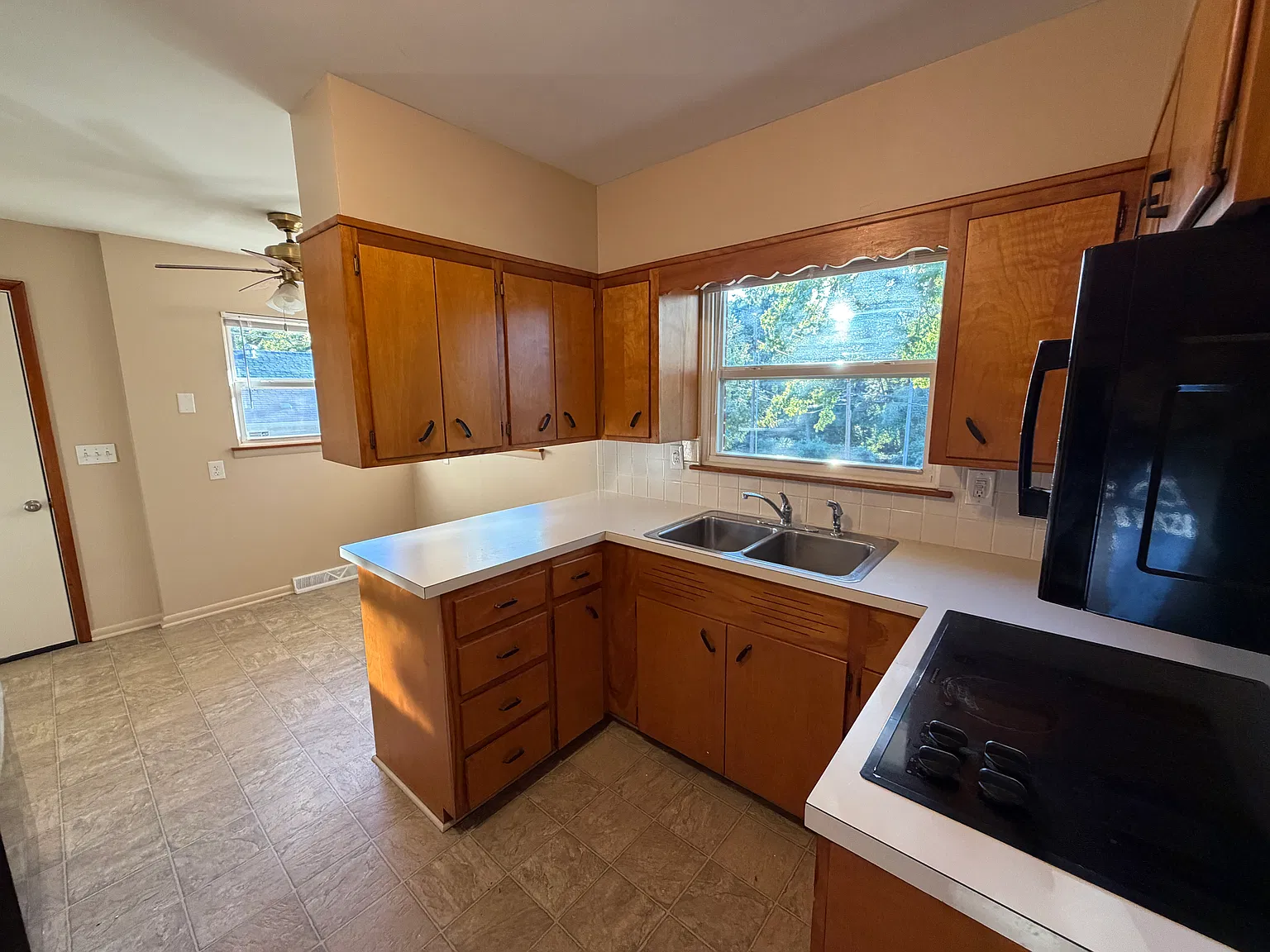 3 bed, 1291 sqft, $1,600 — Photo 4