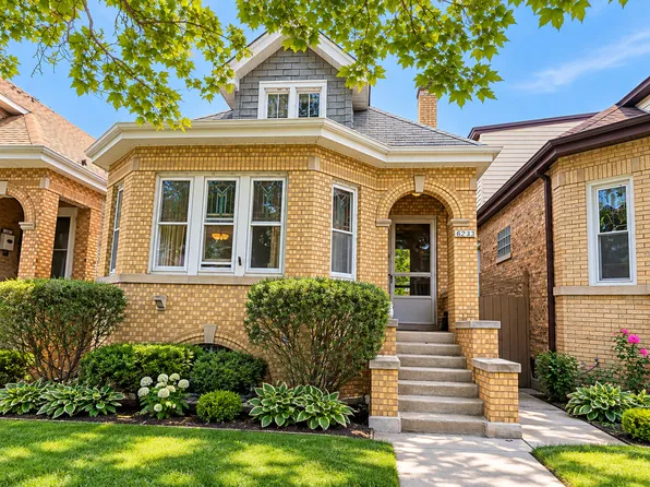 6243 W Waveland Ave, Chicago, IL 60634