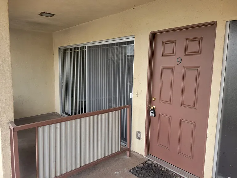 5232 Fairview Blvd — Photo 2