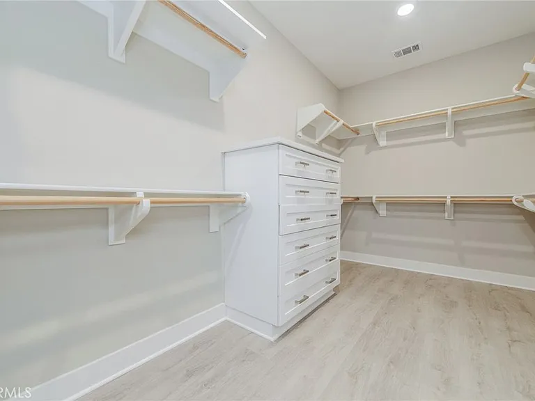 125 Turnstone — Photo 34