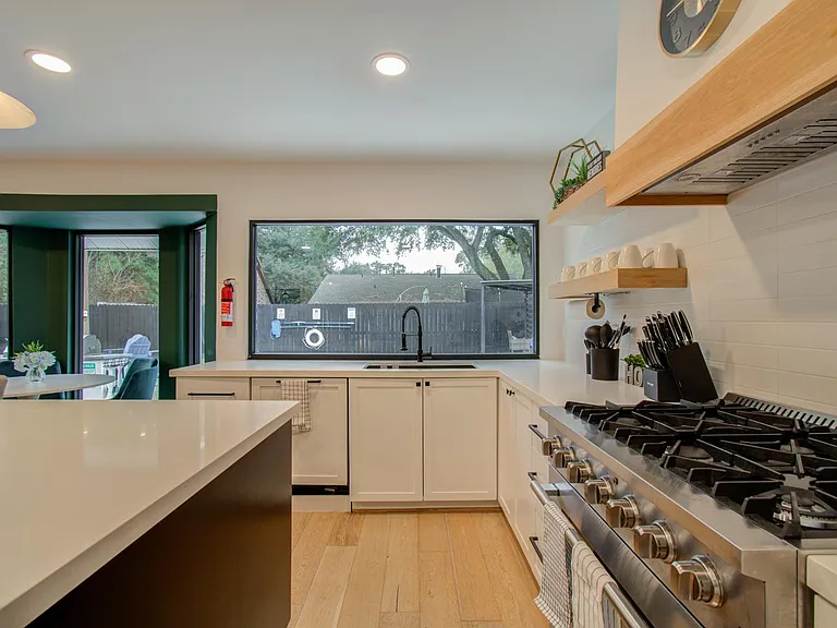 9219 Kempwood Dr — Photo 18