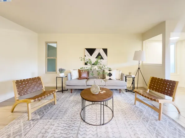67 Las Moradas Cir, San Pablo, CA 94806