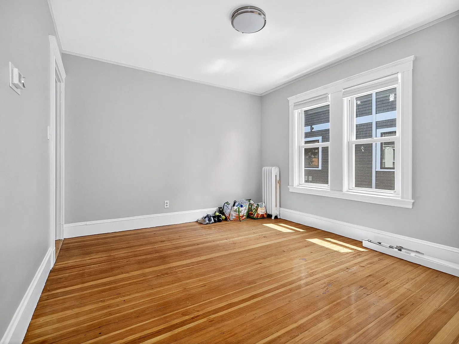 3 bed, 9999 sqft, $3,900 — Photo 2