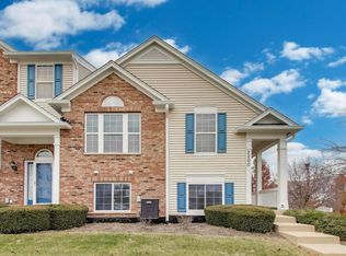 2200 Neubauer Cir, Lindenhurst, IL 60046