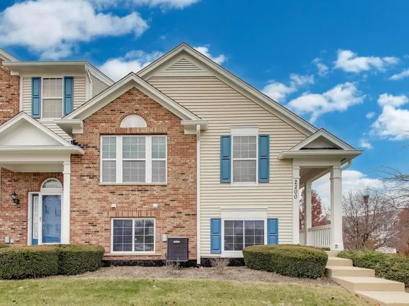 2200 Neubauer Cir, Lindenhurst, IL 60046
