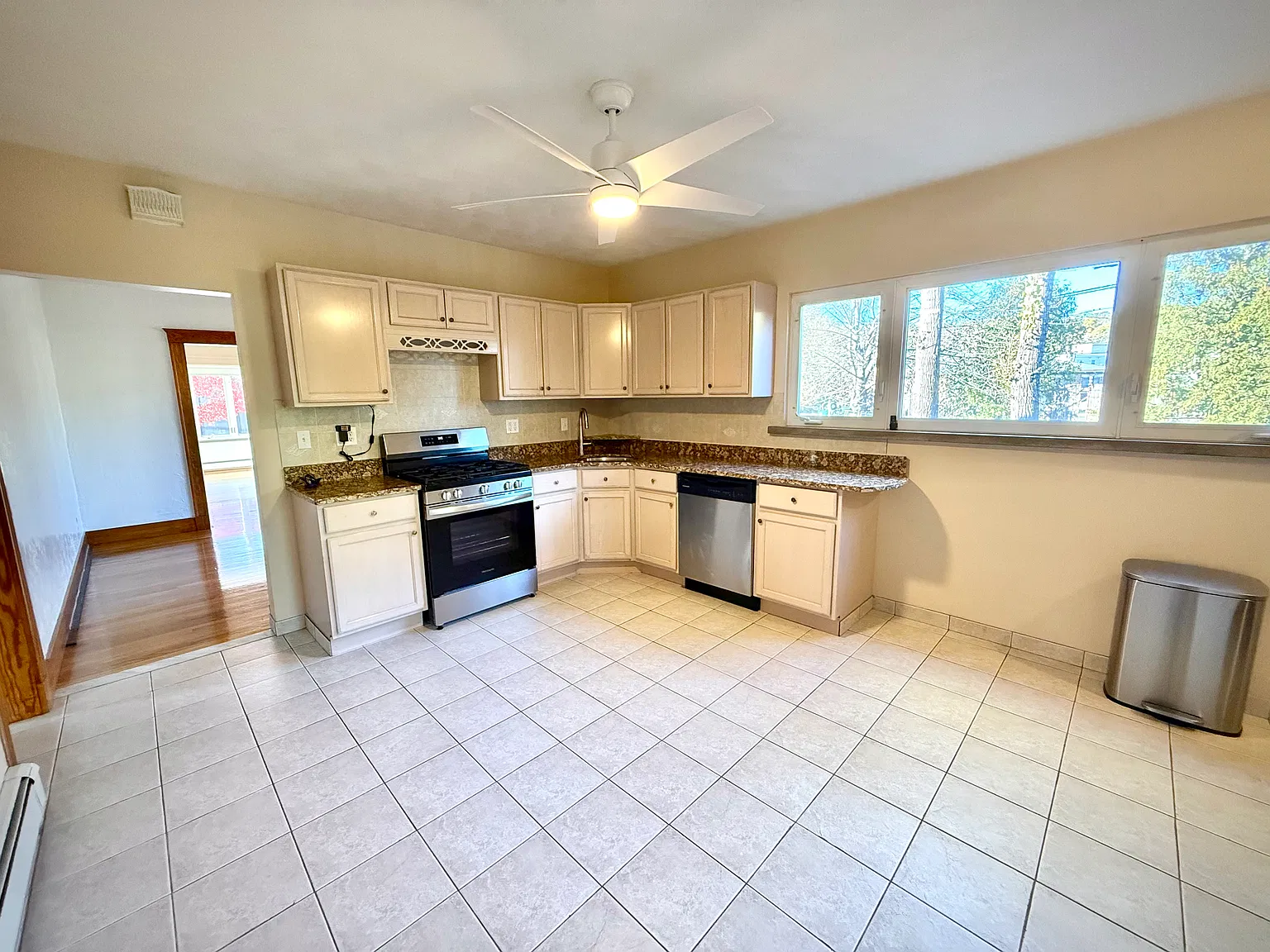 2 bed, 1300 sqft, $2,650 — Photo 2