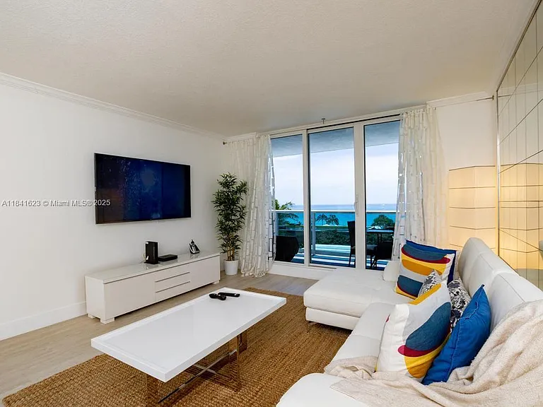 2301 Collins Ave #625 — Photo 8