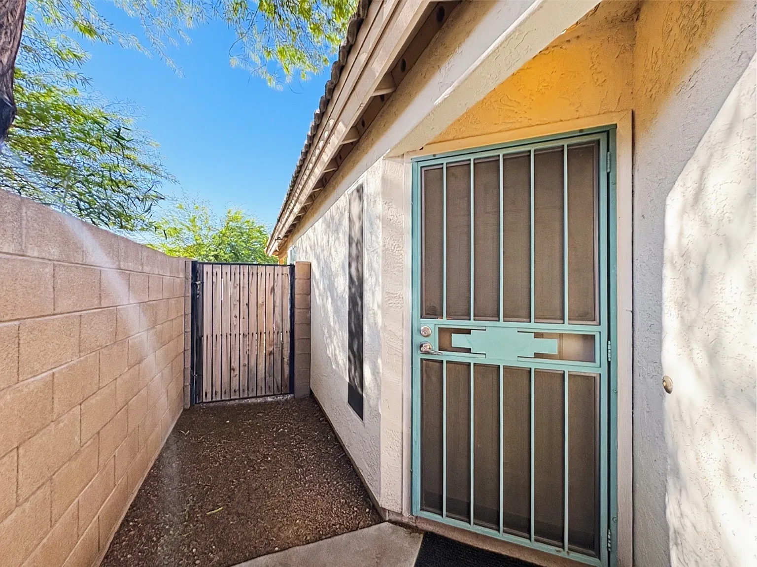 3 bed, 1371 sqft, $2,395 — Photo 3