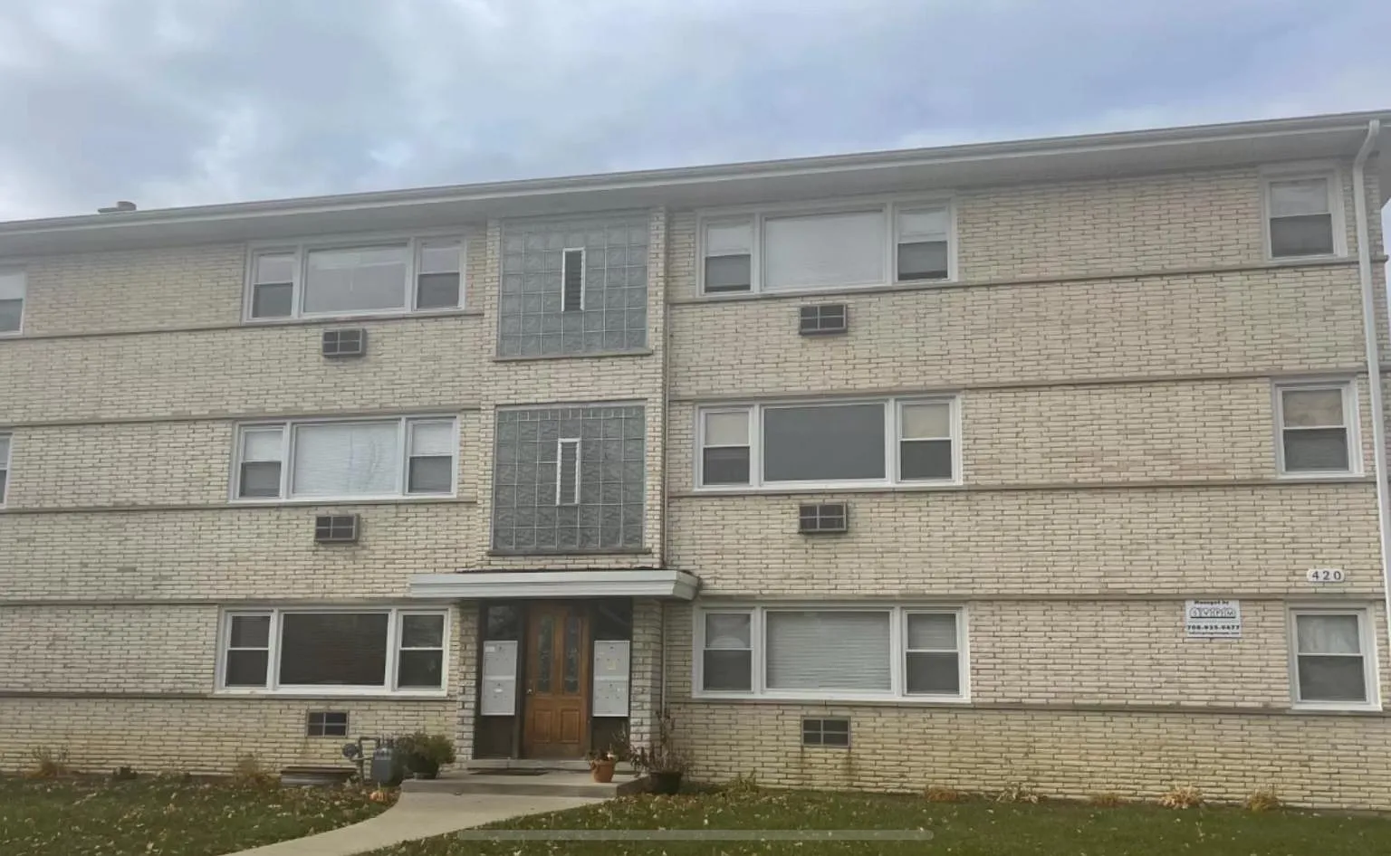 420 Beach Ave — Photo 1