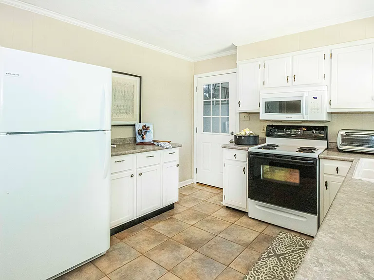 1621 Westgrove Dr — Photo 13