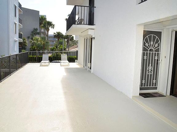 4th image of 1616 Ocean Dr APT 203