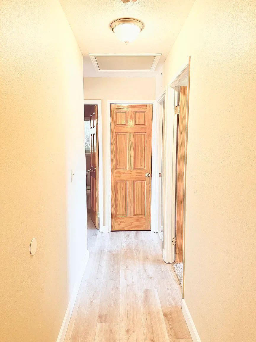 3 bed, 1220 sqft, $3,988 — Photo 2