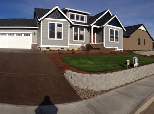 563 N 8th Pl, Carlton, OR