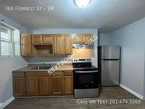366 Forrest St #1M Photo 1