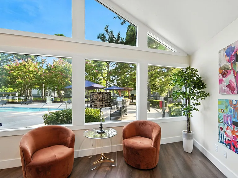 The Vale Apartments and Townhomes — Photo 17