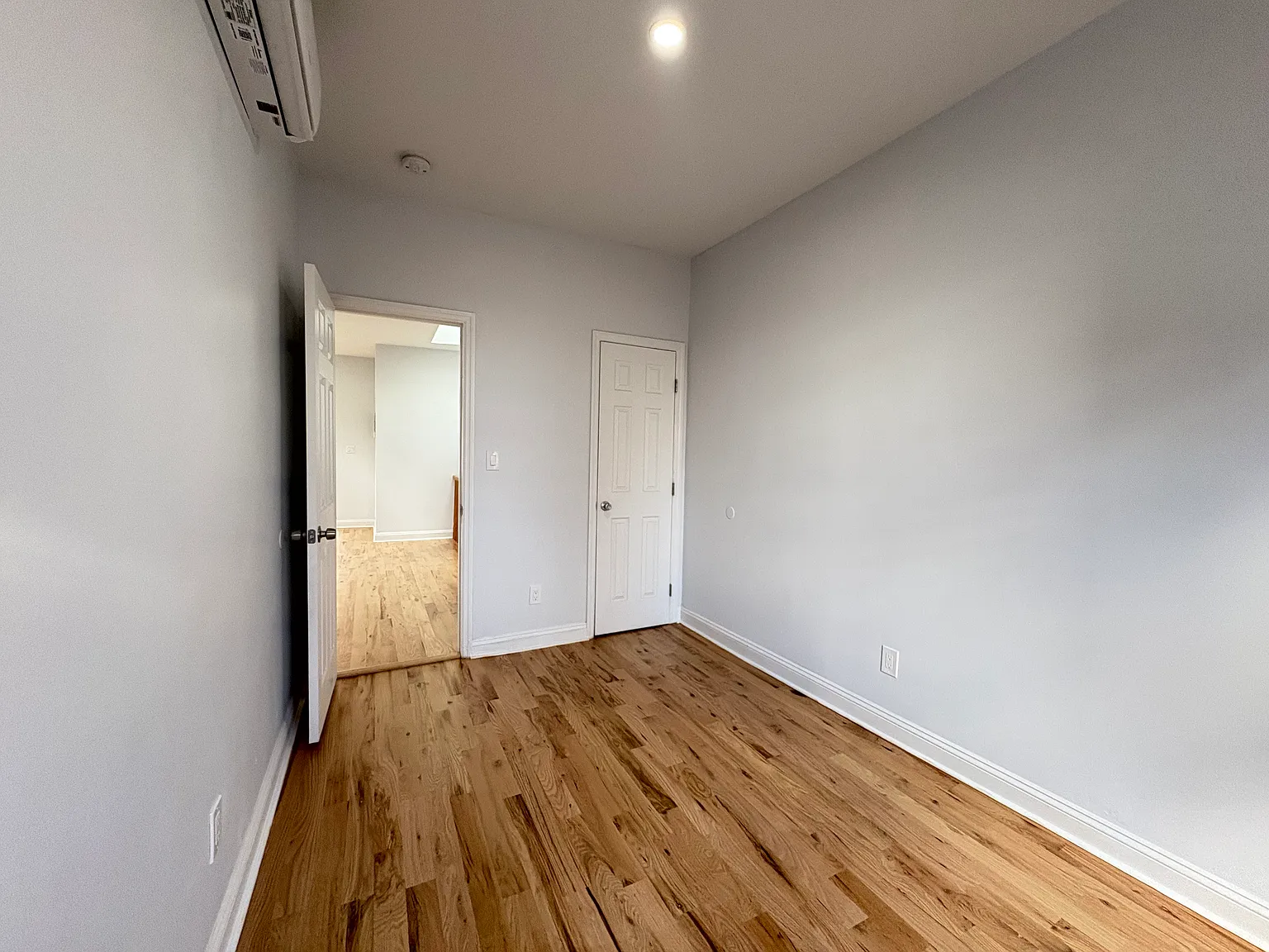 3 bed, 1000 sqft, $2,500 — Photo 4