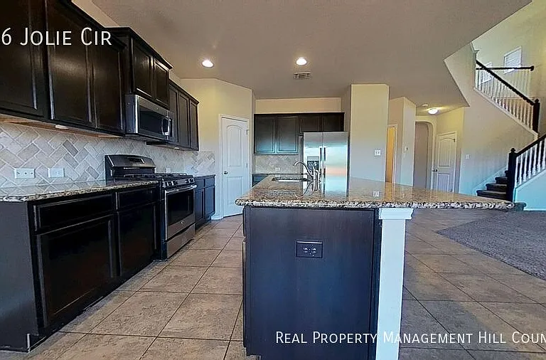 136 Jolie Cir — Photo 4