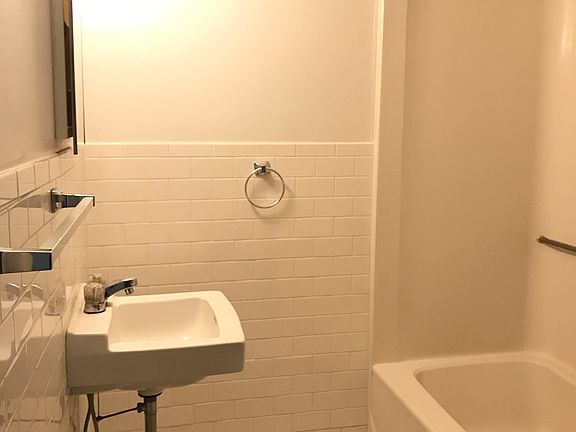 4th image of 1038 E Passyunk Ave