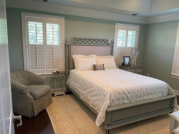 Master BR w/Lg Walkin Closet