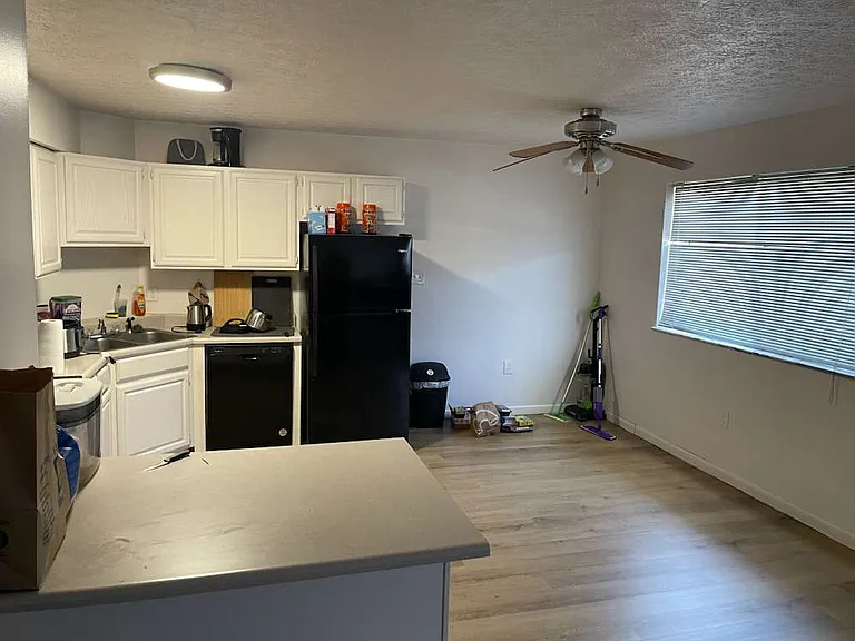 402 Northwestern Ave #306 — Photo 3