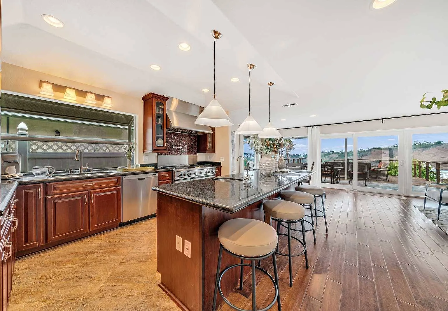 5 bed, 1984 sqft, $10,000 — Photo 4