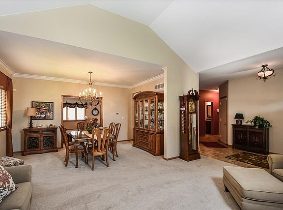 4th image of 729 Willowfield Ct