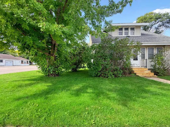 611 6th St, Gaylord, MN 55334
