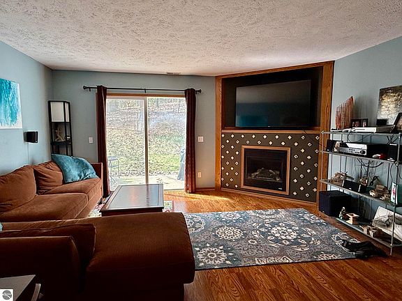 2nd image of 3817 Vale Dr