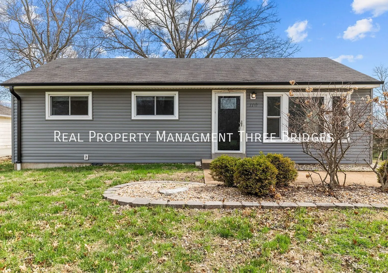 Beautiful Ballwin 3 Bedroom Home — Photo 1