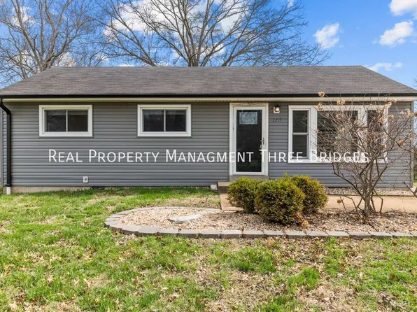110 Birchwood Dr, Ballwin, MO 63011