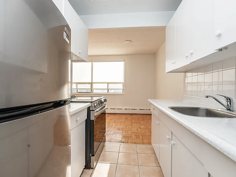 31 Paxtonia Blvd #50125B-302 — Photo 2