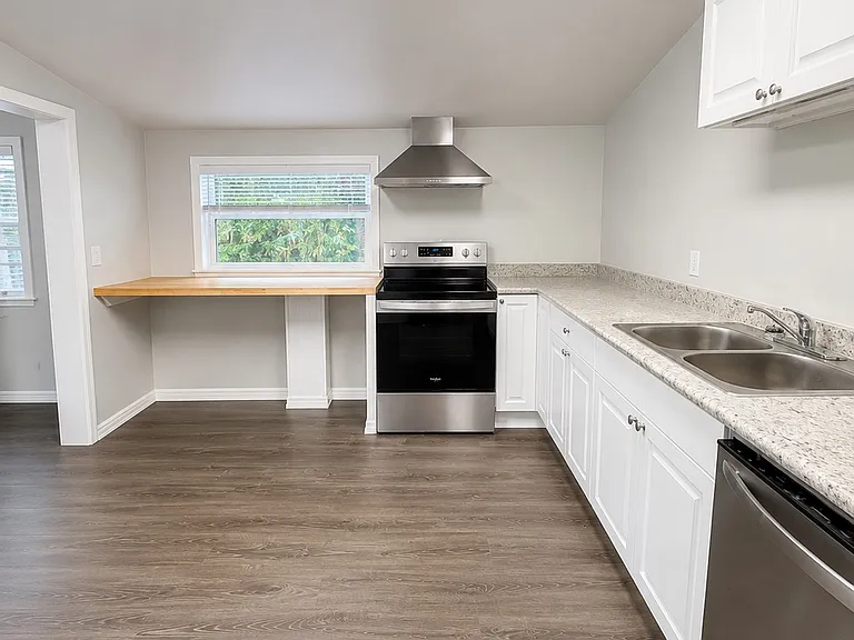 325 S 2nd St #204 — Photo 6