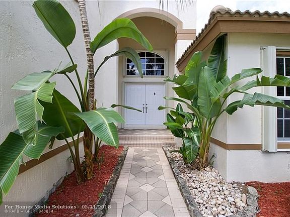 3rd image of 827 NW 131st Ave