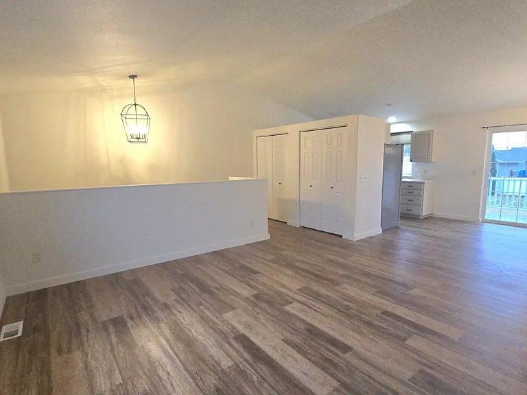 662 Rock Dr — Photo 2