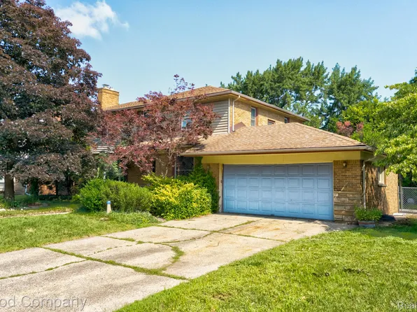 10 Millington Rd, Pleasant Ridge, MI 48069