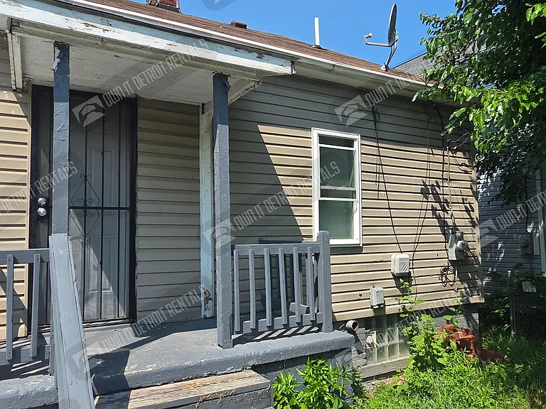 4810 Lenox St — Photo 2