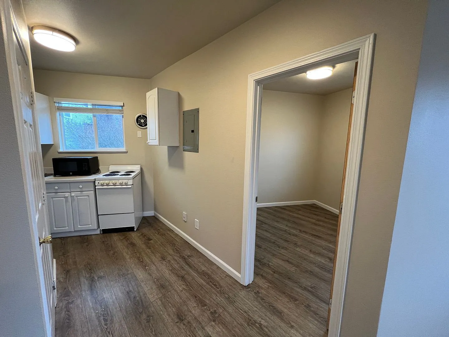 Davis Place Apartments — Photo 4