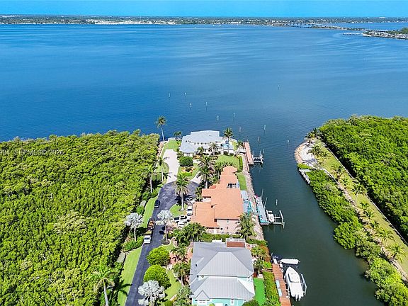 5th image of 4105 NE Rigels Cove Way