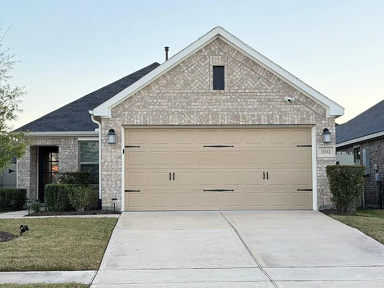 10542 Preserve Way — Photo 1