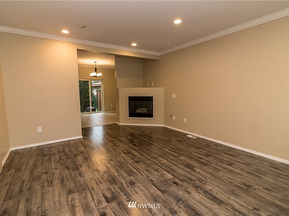 3rd image of 617 7th Street SE #E18