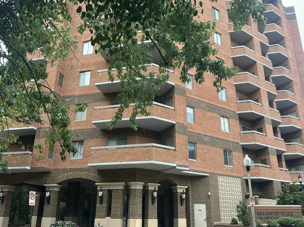 1050 N Stuart St, Arlington, VA 22201