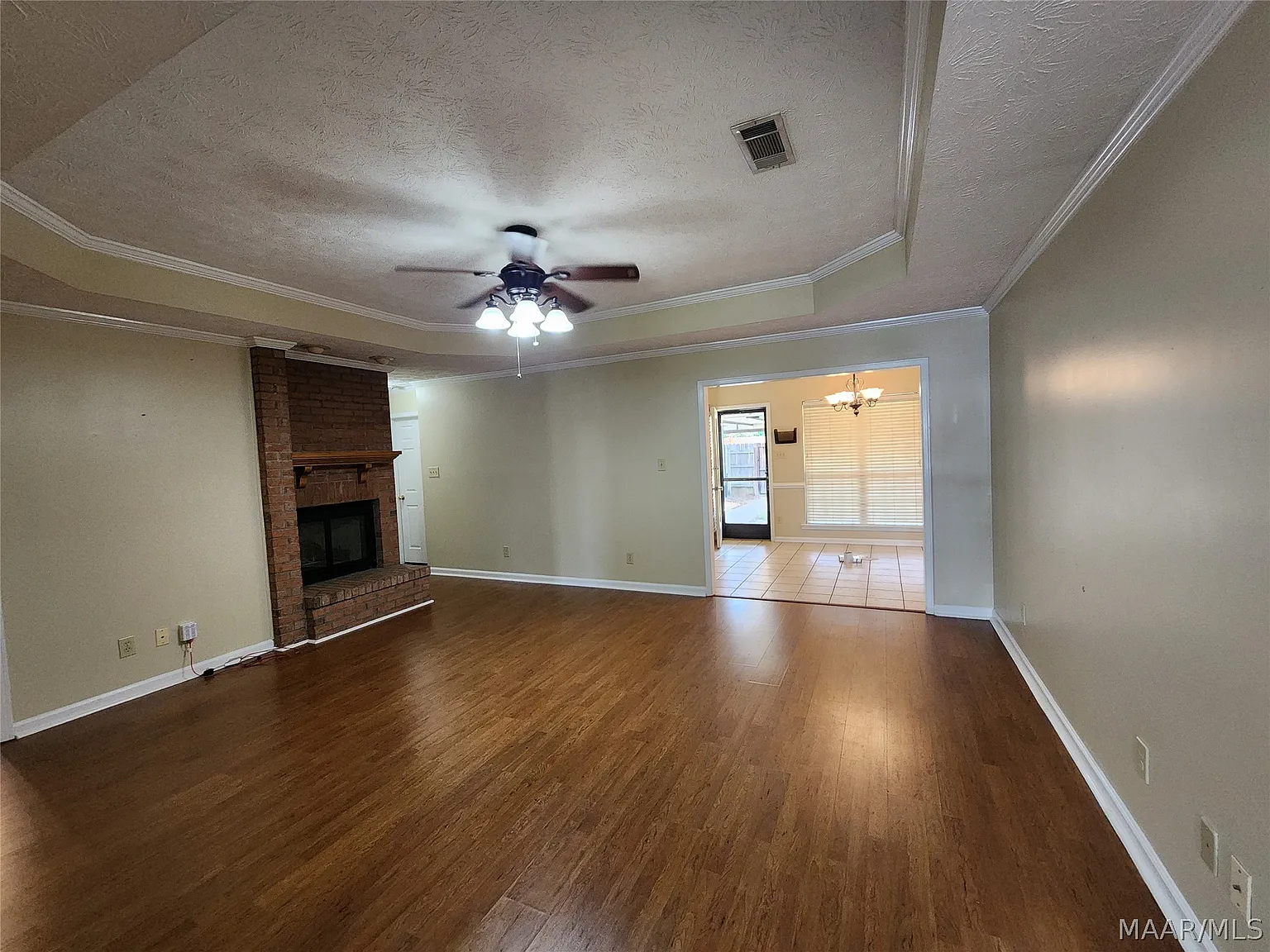 3 bed, 2.0 bath, 1417 sqft, $1,450 — Photo 4