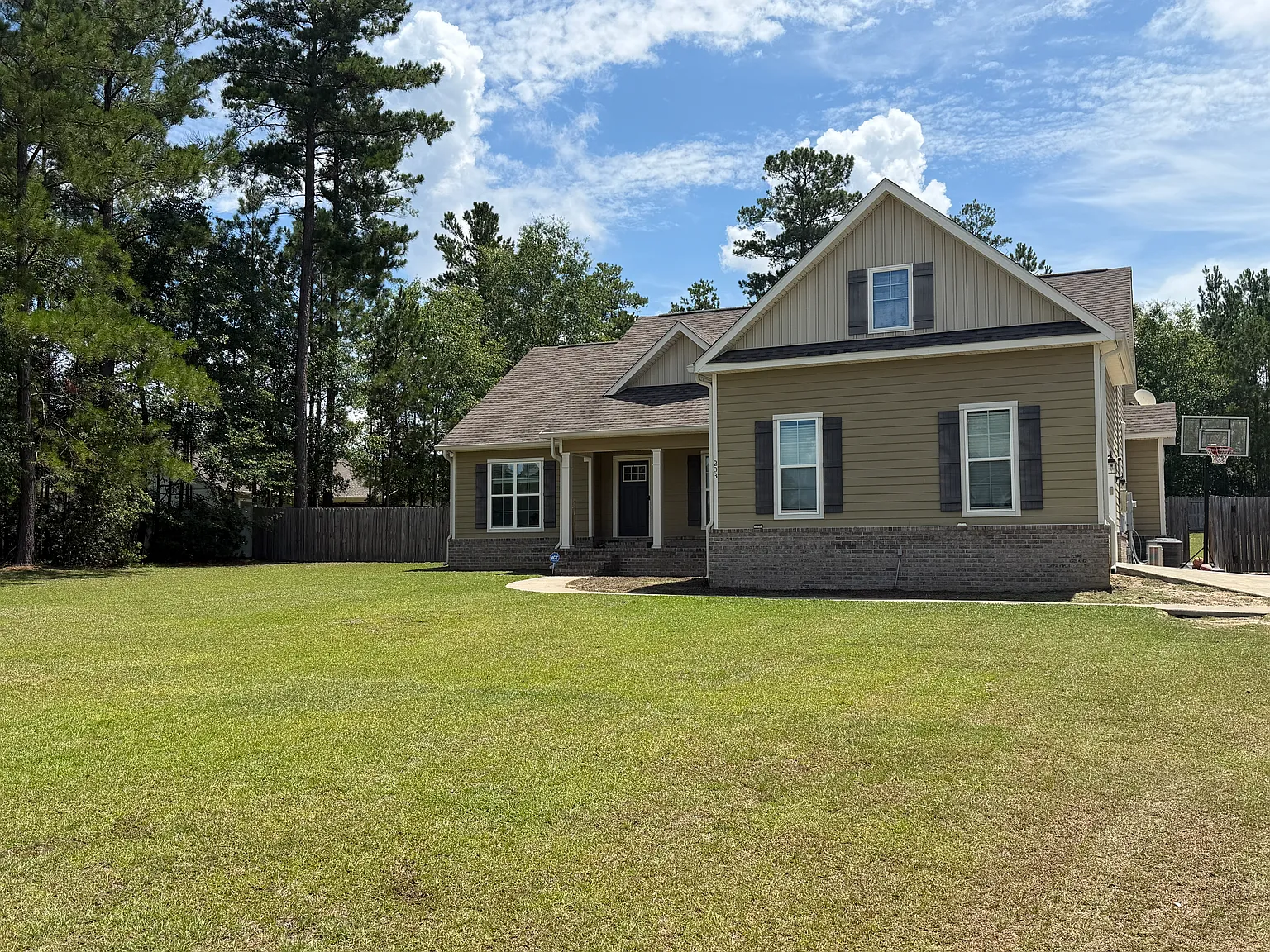4 bed, 2156 sqft, $2,400 — Photo 3