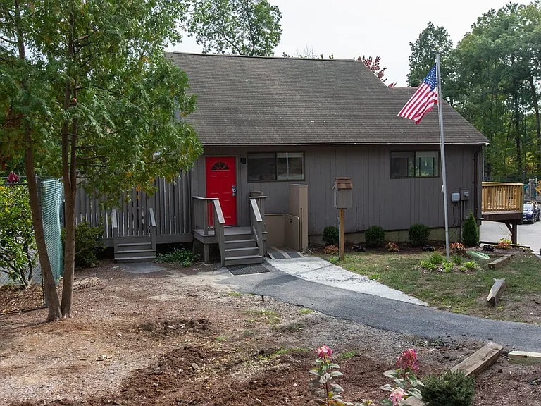 111 Coburn Woods #196 — Photo 24