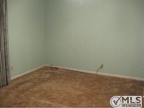 3rd image of 1212 Farhills Dr