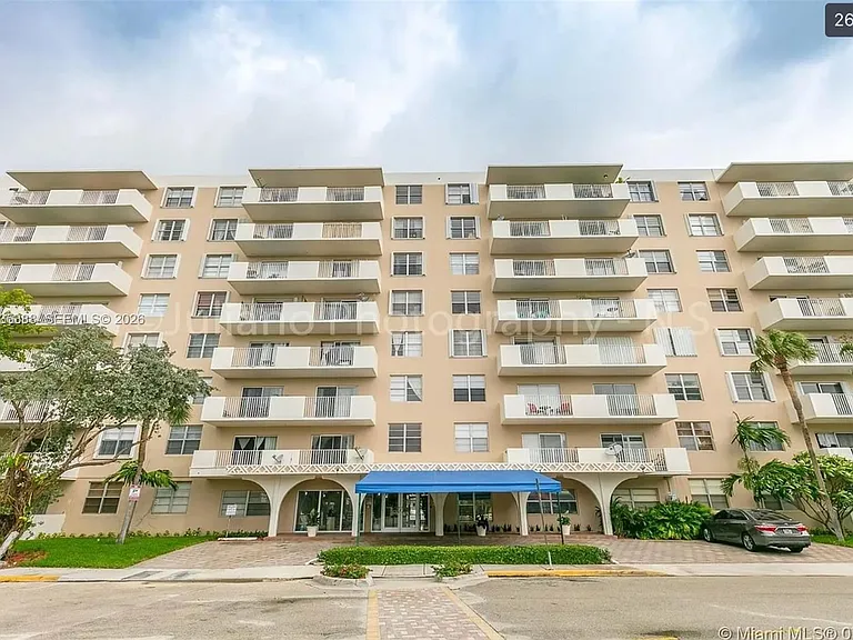 1455 N Treasure Dr #A — Photo 1