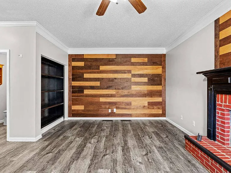 255 Woodstream Dr — Photo 5