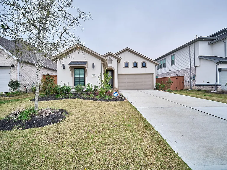 24819 Yellow Spruce Cir — Photo 1
