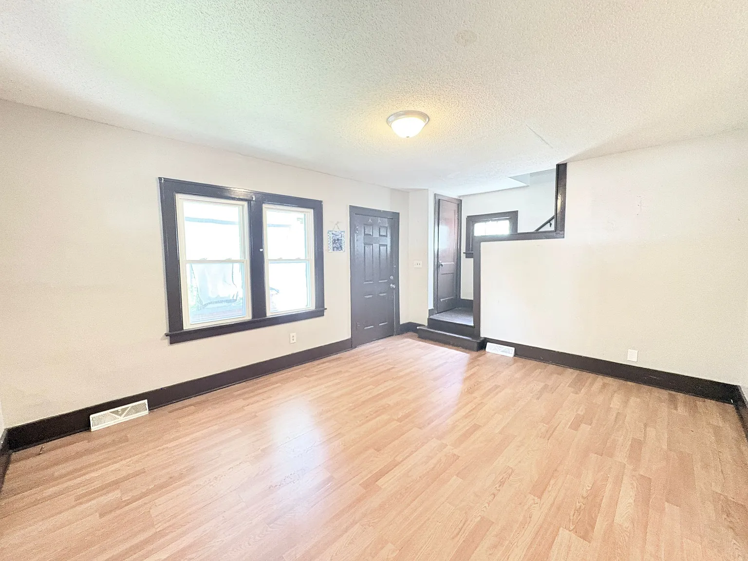 3 bed, 1096 sqft, $1,075 — Photo 3